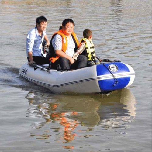 巴东公园游玩充气漂流船